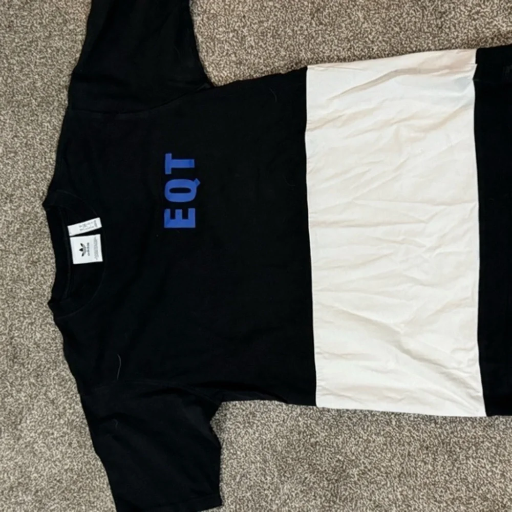 Adidas Men’s EQT Colorblock T-Shirt Graphite White | Size‎ Medium - Picture 6 of 8